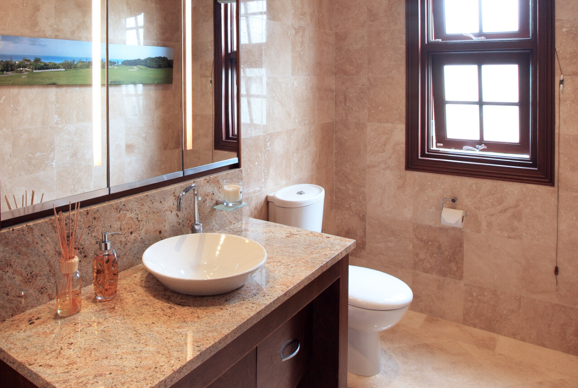 OCEAN DRIVE 12 POWDER ROOM