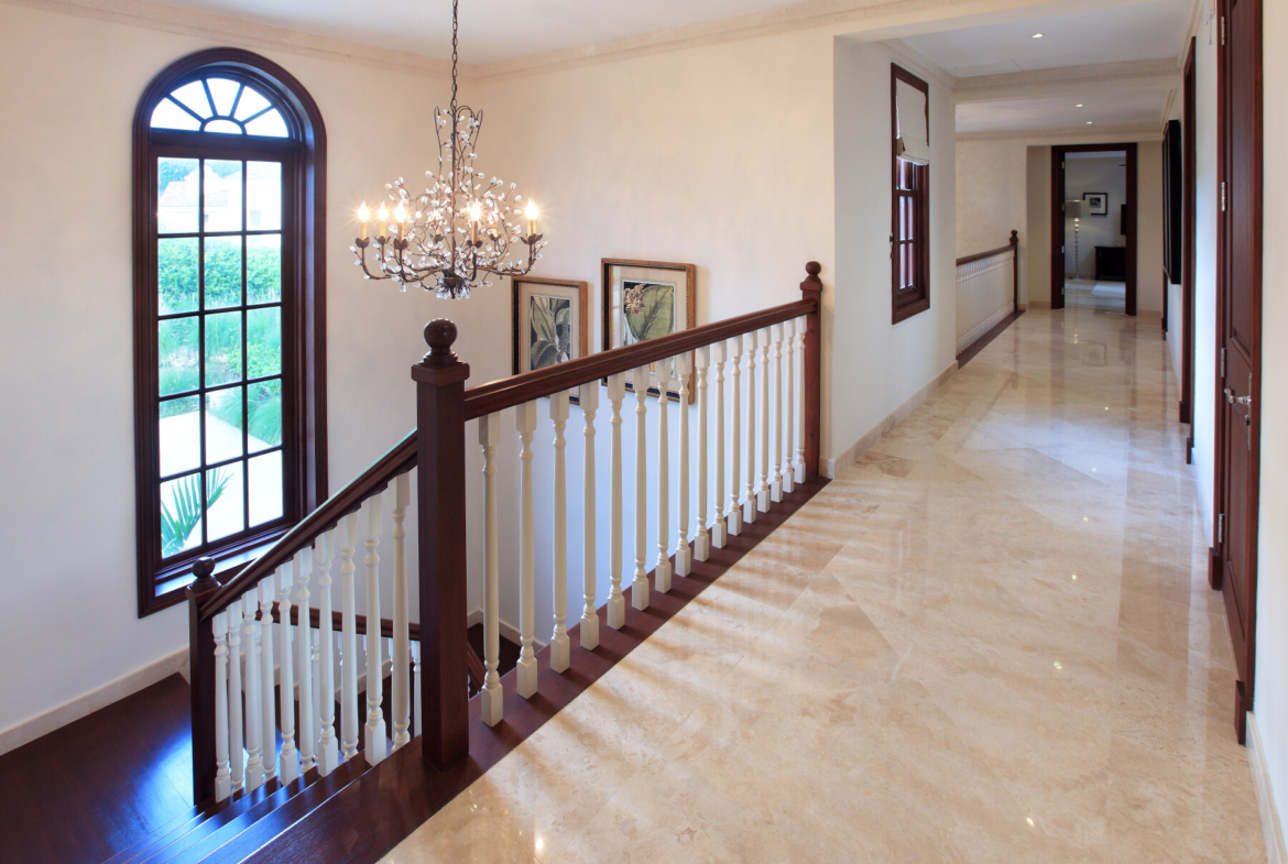 OCEAN DRIVE 12 STAIRWELL