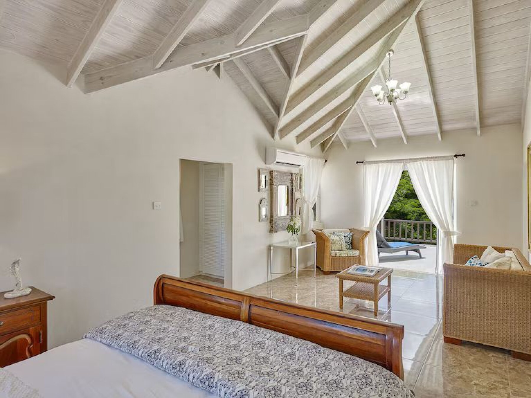 Polamar Gardens bedroom and upstairs patio