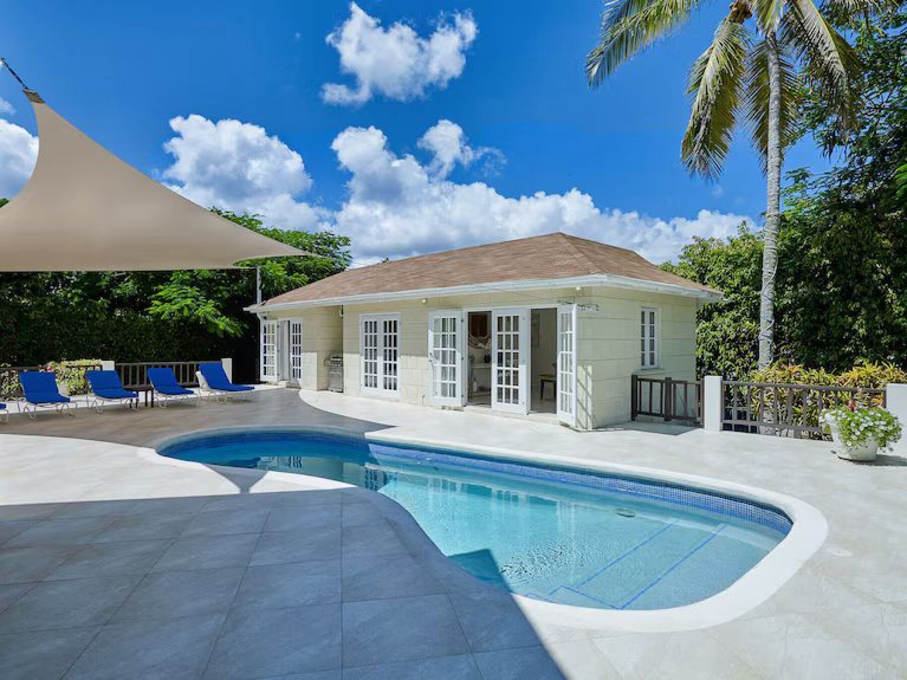 Polamar Gardens pool
