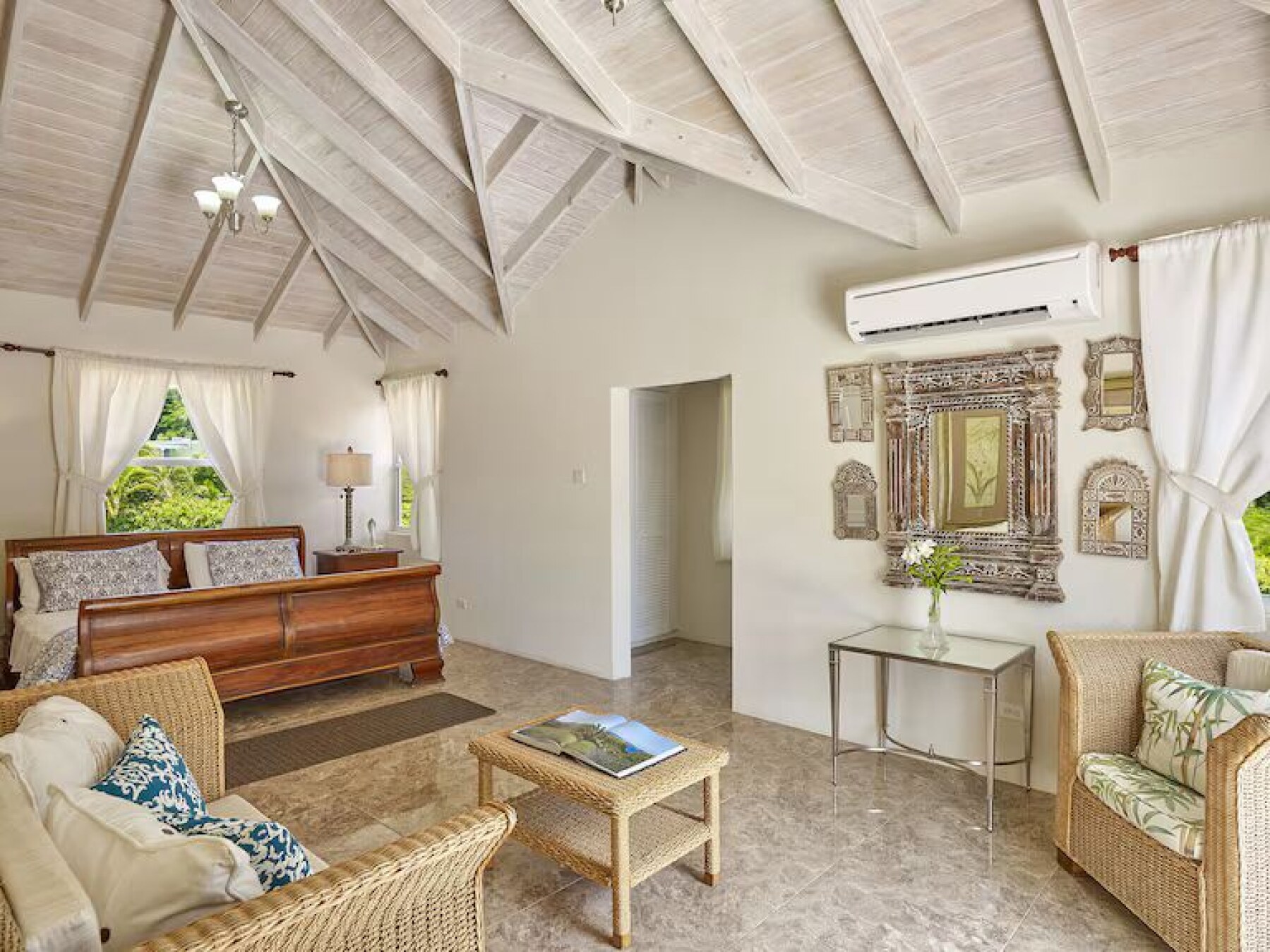 Polamar gardens bedroom and sitting area