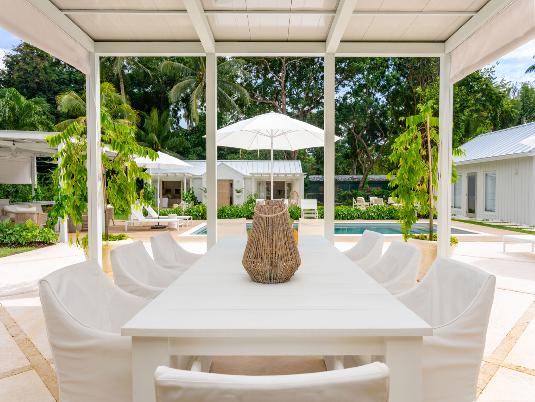 honeycomb house outdoor dining